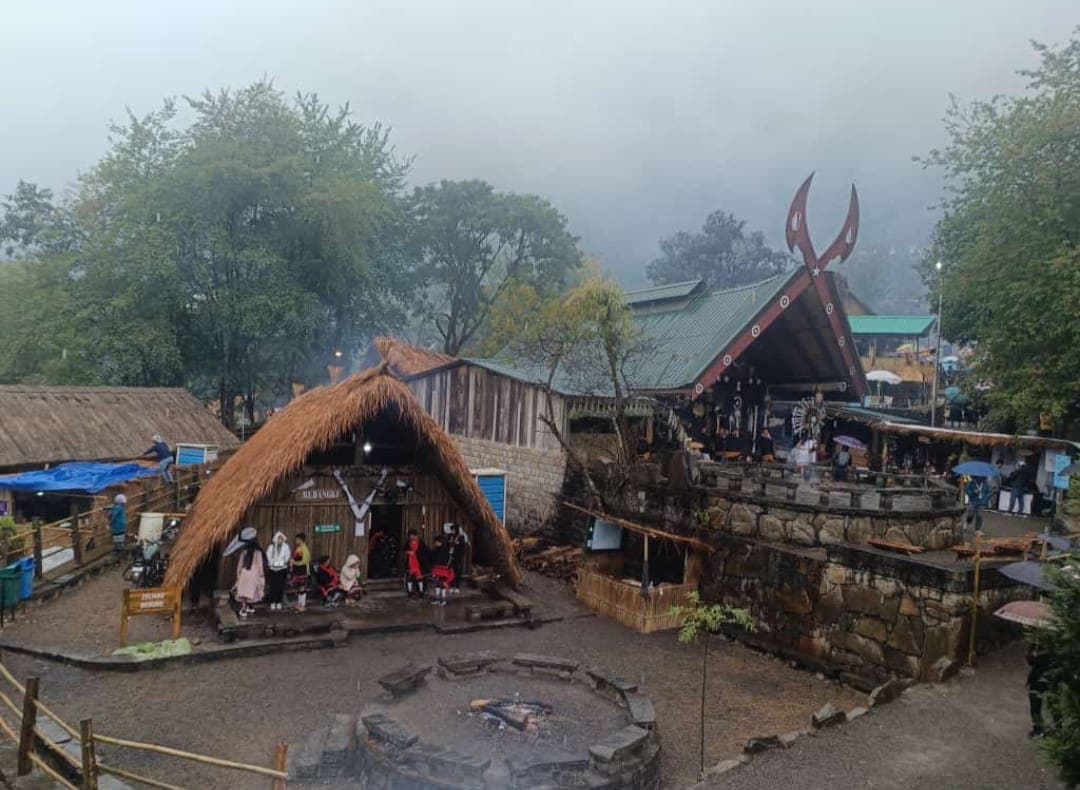 Traditional carved entrance to Kisama heritage village